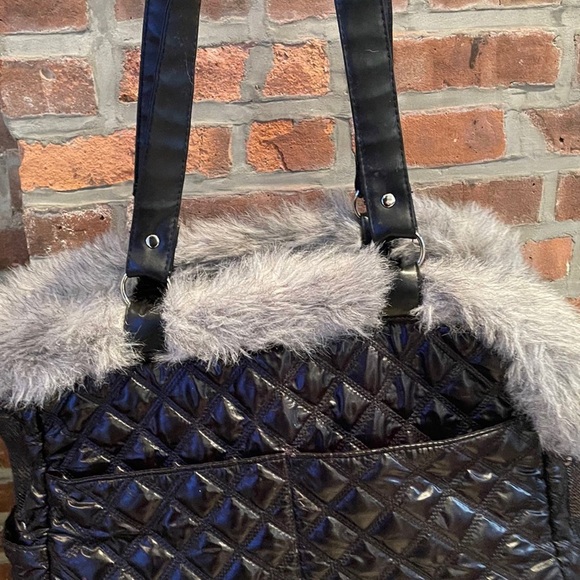 Luxury Pet Carrier in black, quilted with fur and pockets - Picture 4 of 8